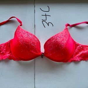 VS pink bra